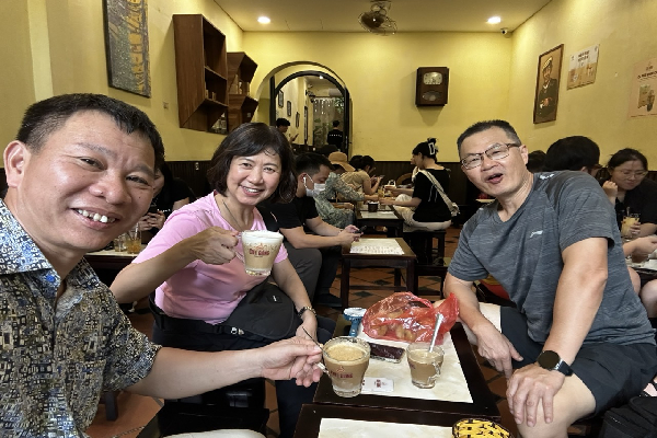 Discover the Vibrant Flavors of Hanoi's Street Food Scene - photo 11